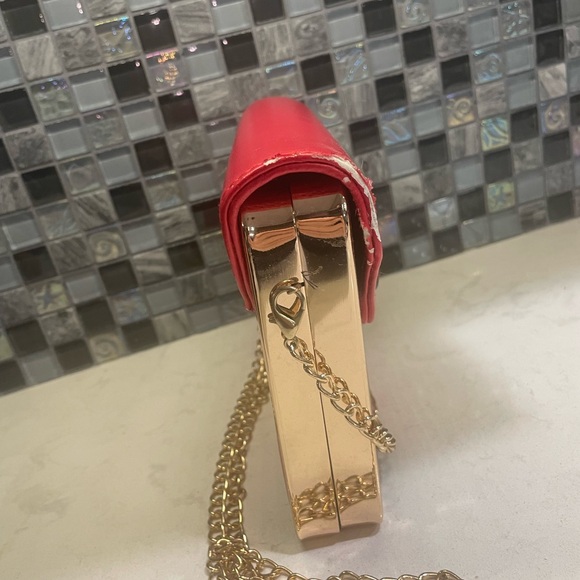 Mod Lady W/Sunglasses Statement Purse Gold Metallic Box Structure, Chain Strap - Picture 6 of 7